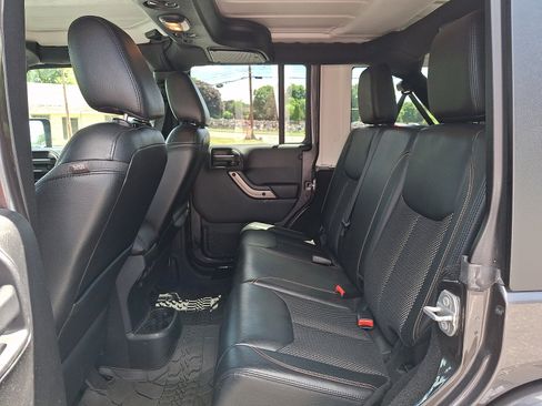 Used 2016 Jeep Wrangler Unlimited Sahara AWD/4WD image 10