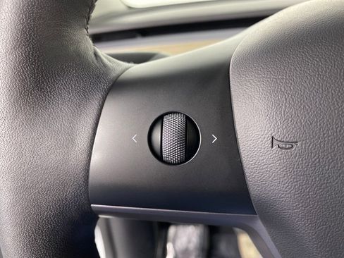 Used 2022 Tesla Model Y Long Range image 14