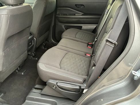 Used 2025 Nissan Pathfinder SV image 14