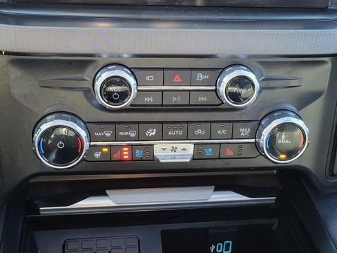 Used 2025 Ford F350 Platinum w/ FX4 Off-Road Package image 31