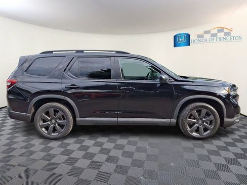 Certified 2025 Honda Pilot Sport image 7