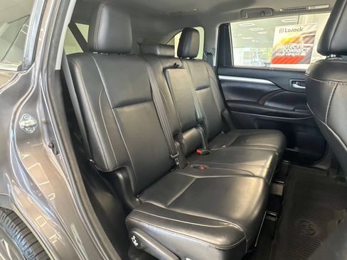 Used 2017 Toyota Highlander XLE AWD/4WD image 25