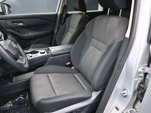 Used 2025 Nissan Rogue SV AWD/4WD image 15