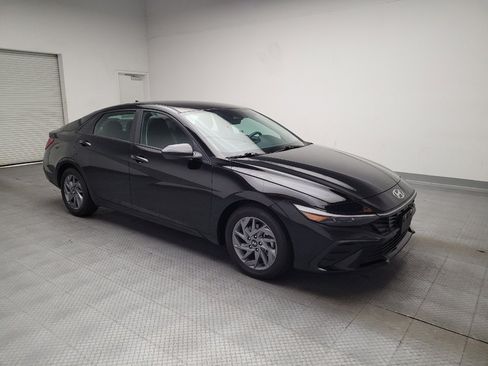 Used 2024 Hyundai Elantra SEL FWD image 11