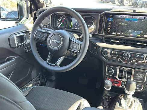 Certified 2025 Jeep Wrangler Unlimited Rubicon 4xe w/ Convenience Group AWD/4WD image 18