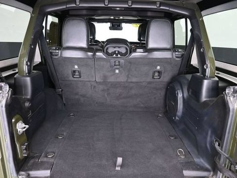 Used 2022 Jeep Wrangler Unlimited Sahara AWD/4WD image 31