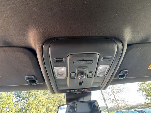 Used 2024 GMC Yukon XL Denali image 7