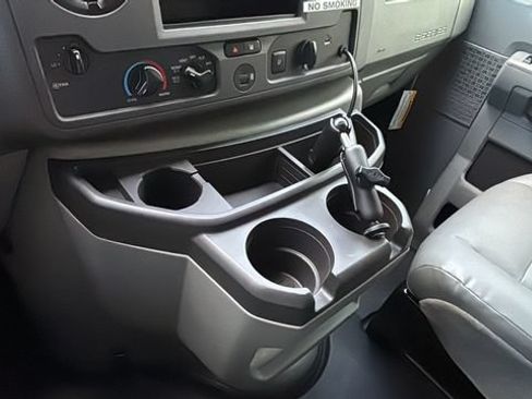 Used 2022 Ford E-450 and Econoline 450 Super Duty RWD image 24