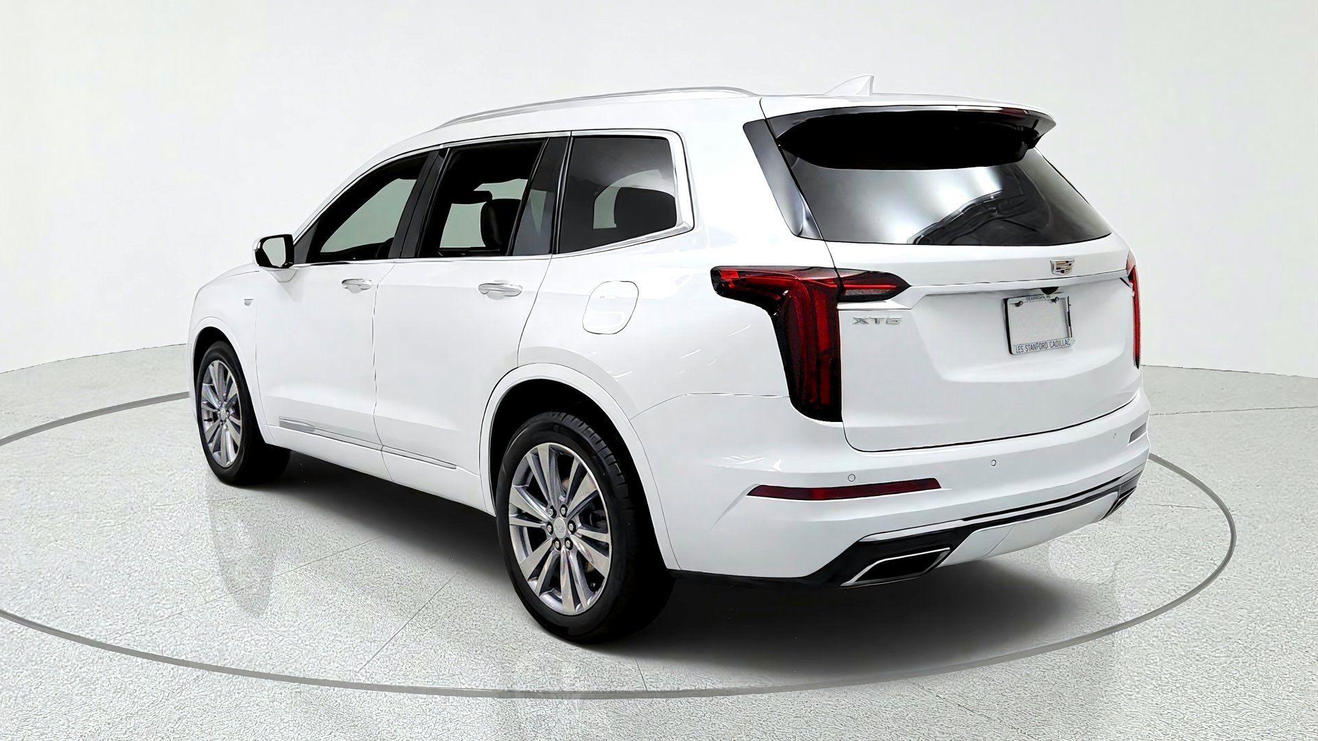 Used 2024 Cadillac XT6 Premium Luxury w/ LPO, Floor Liner Package FWD image 3