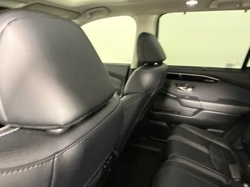 Used 2025 Honda Pilot Touring image 37