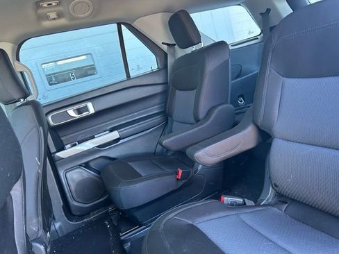 Used 2023 Ford Explorer XLT image 9