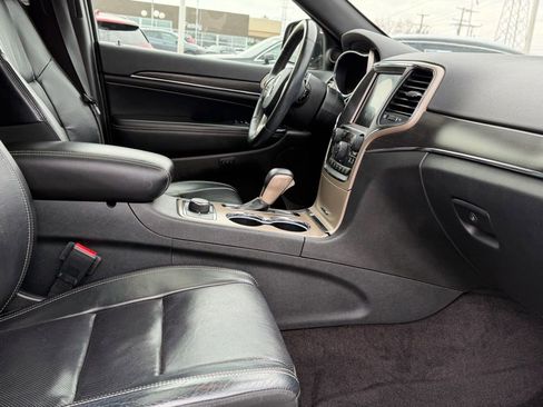 Used 2017 Jeep Grand Cherokee Limited w/ Luxury Group II image 17