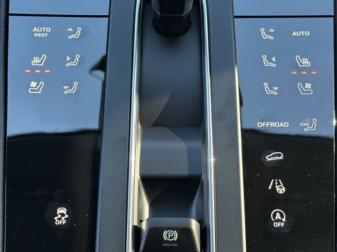 New 2026 Porsche Macan AWD/4WD image 25