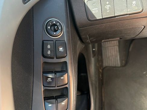Used 2016 Hyundai Elantra Value Edition FWD image 10