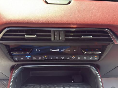 Certified 2025 MAZDA CX-70 Plug-In Hybrid w/ Premium Plus AWD/4WD image 30