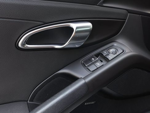 Used 2018 Porsche 718 Cayman RWD image 17