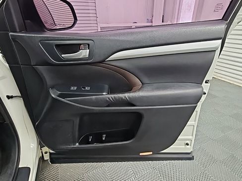 Used 2015 Toyota Highlander XLE image 44