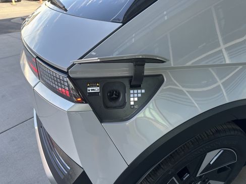 Used 2025 Hyundai Ioniq 5 SE RWD image 39