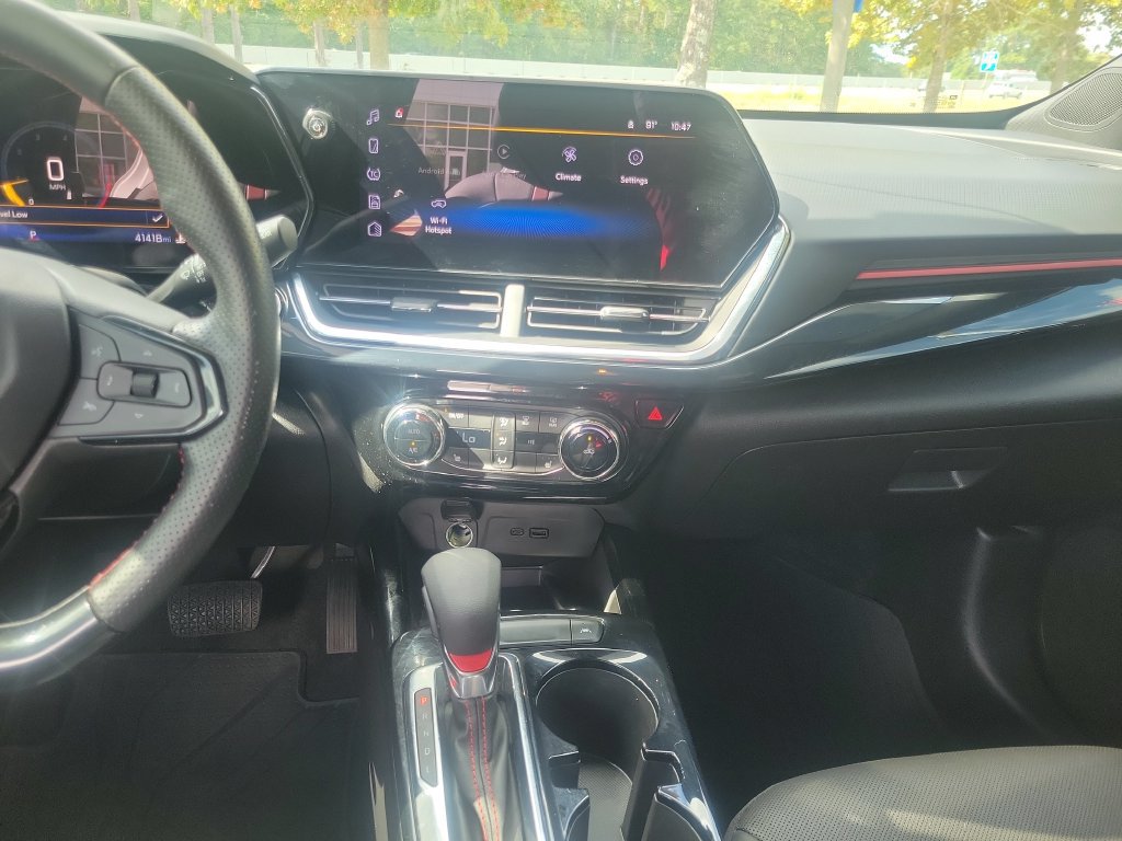 Used 2025 Chevrolet Trax RS w/ Sunroof Package FWD image 25