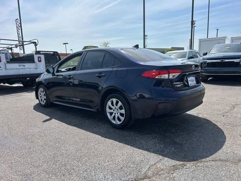 Used 2025 Toyota Corolla LE FWD image 5