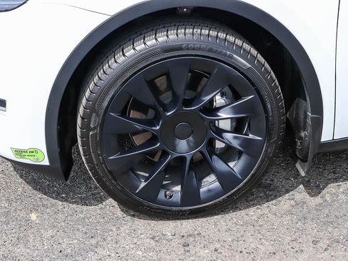 Used 2023 Tesla Model Y Long Range AWD/4WD image 14