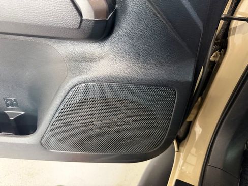 Used 2019 Toyota Tacoma SR5 AWD/4WD image 15