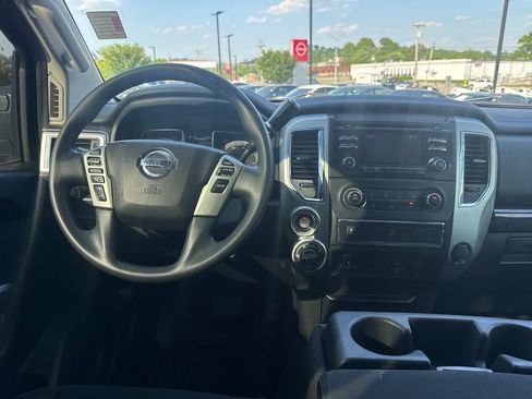 Used 2018 Nissan Titan SV AWD/4WD image 23