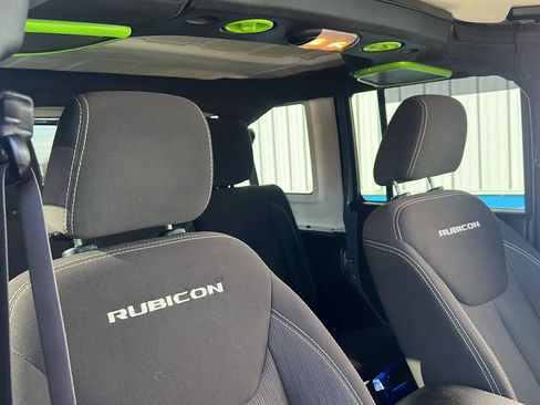 Used 2015 Jeep Wrangler Unlimited Rubicon w/ Connectivity Group AWD/4WD image 20