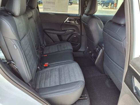 Used 2026 Mitsubishi Outlander LE FWD image 10
