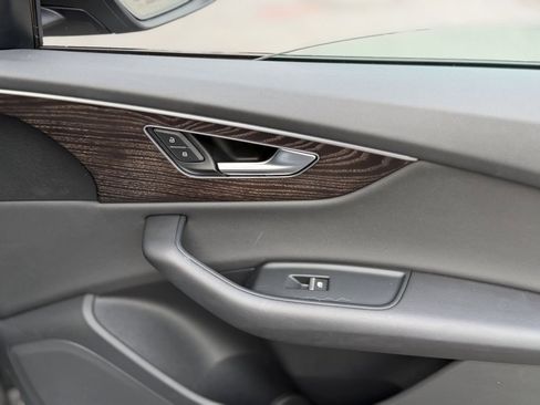 Used 2021 Audi Q8 Premium image 37