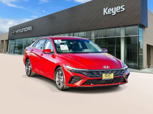 Certified 2025 Hyundai Elantra SEL image 3