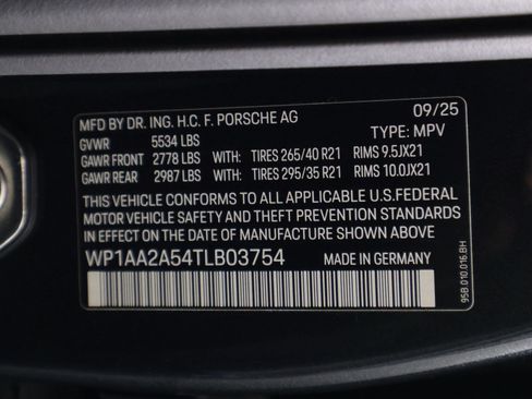 Certified 2026 Porsche Macan AWD/4WD image 19