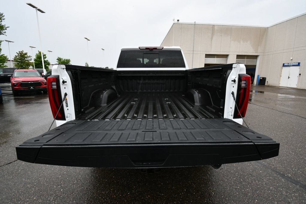 Used 2024 GMC Sierra 3500 Denali w/ Technology Package AWD/4WD image 8