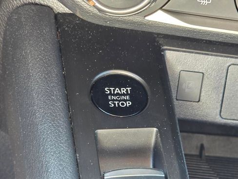 Used 2025 Nissan Kicks SV FWD image 17