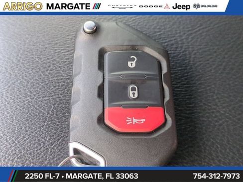 Used 2022 Jeep Gladiator Overland w/ Popular Equipment Package AWD/4WD image 32