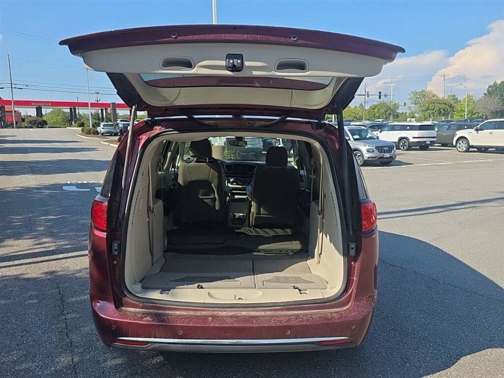 Used 2018 Chrysler Pacifica Touring Plus FWD image 15