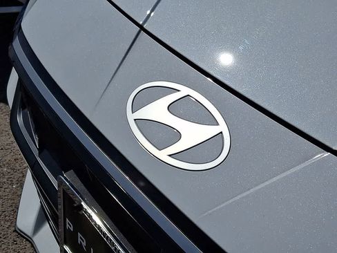 Used 2025 Hyundai Elantra SEL image 5