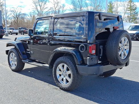 Used 2018 Jeep Wrangler Sahara image 7