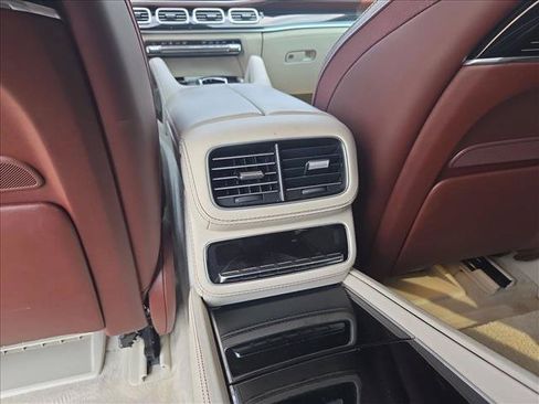 Used 2025 Mercedes-Benz Maybach GLS 600 4MATIC image 17