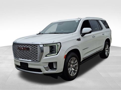 Used 2024 GMC Yukon Denali w/ Advanced Technology Package AWD/4WD image 3