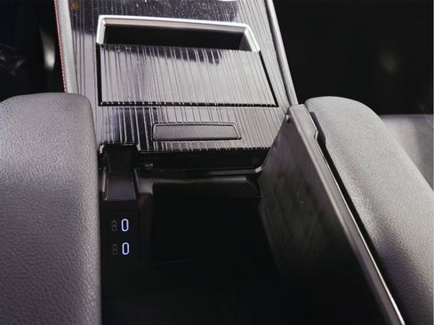Used 2026 Toyota Sienna XSE FWD image 35