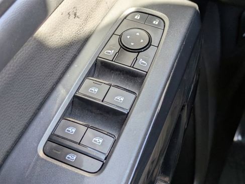 Used 2024 Nissan Pathfinder SV w/ SV Premium Package image 24