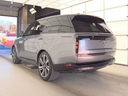 Used 2023 Land Rover Range Rover SE image 12