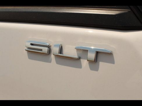 Used 2022 GMC Terrain SLT image 11