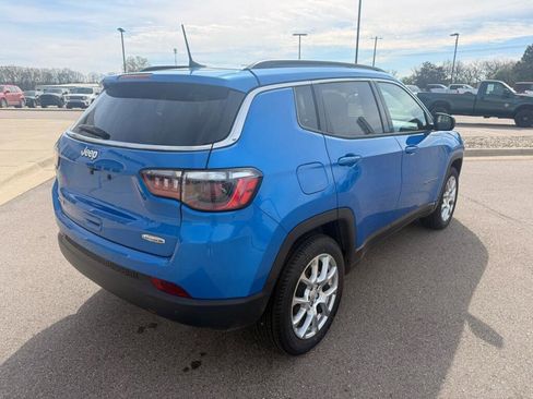 Used 2023 Jeep Compass Latitude AWD/4WD image 3