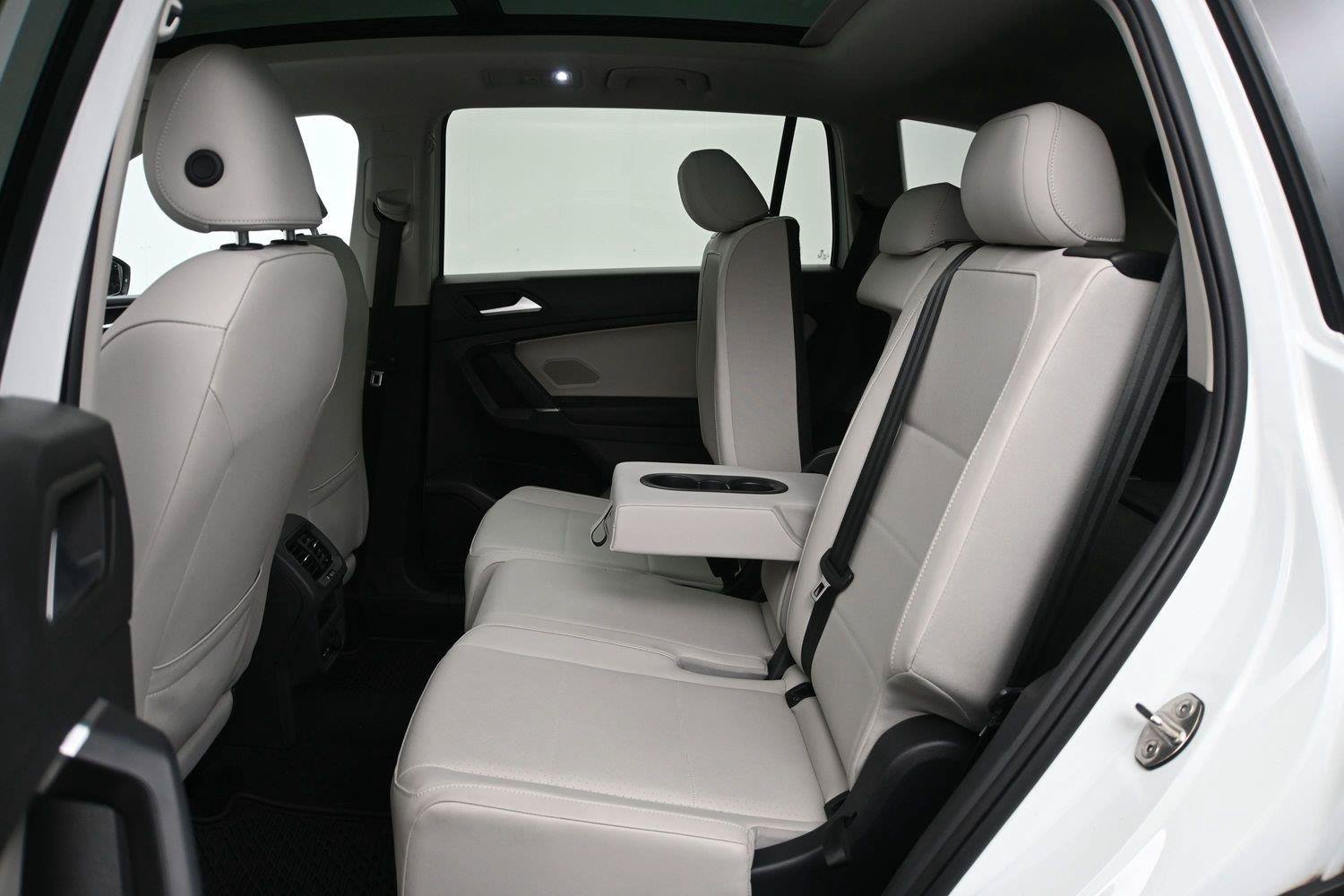 Used 2020 Volkswagen Tiguan SE w/ Panoramic Sunroof Package AWD/4WD image 9