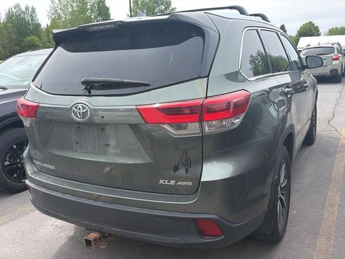 Used 2019 Toyota Highlander XLE AWD/4WD image 7