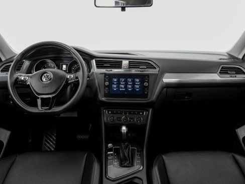 Used 2021 Volkswagen Tiguan SE FWD image 12
