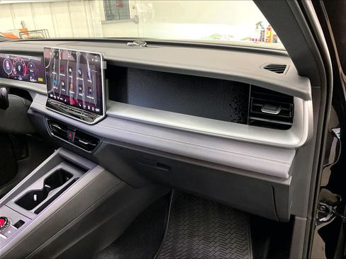 New 2026 Volkswagen Tiguan SE R-Line image 28