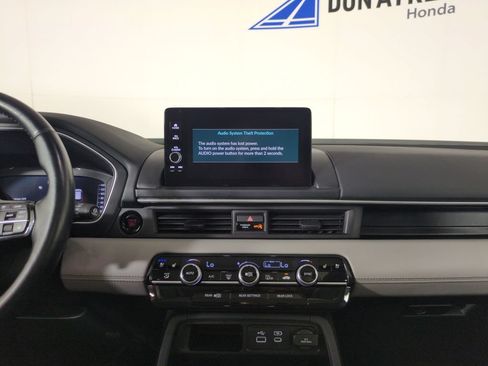 Used 2025 Honda Pilot Elite image 18